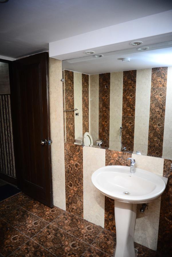 Hotel 12J ラホール エクステリア 写真